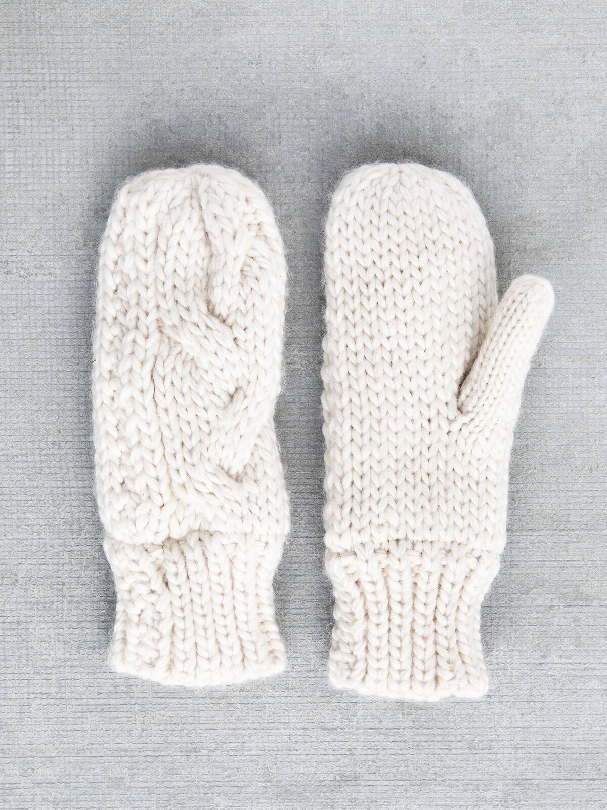 Hat Attack Fisherman Cable Mitten