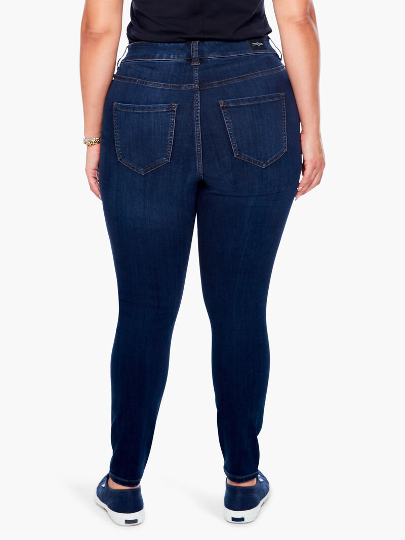 Woman Wears Liverpool - Abby Hi-Rise Ankle Skinny Jean image number 3