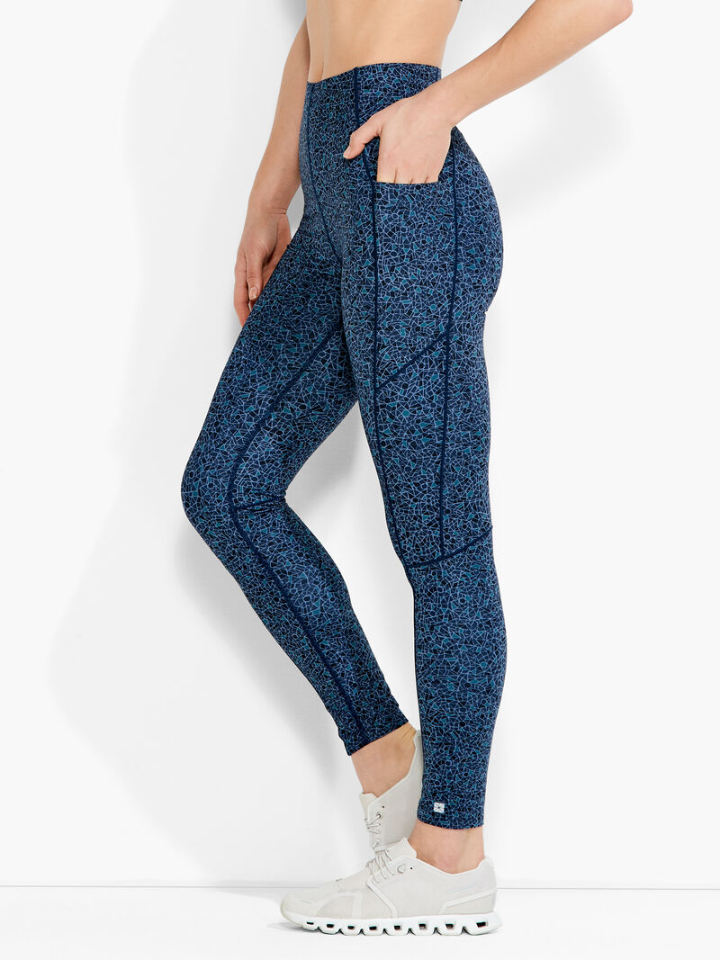 Woman Wears Flexfit Mosaic 7/8 Pocket Legging image number 1