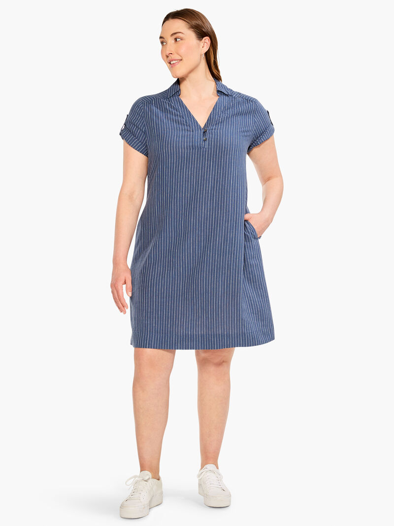 Woman Wears Central Park Day Dress image number 3