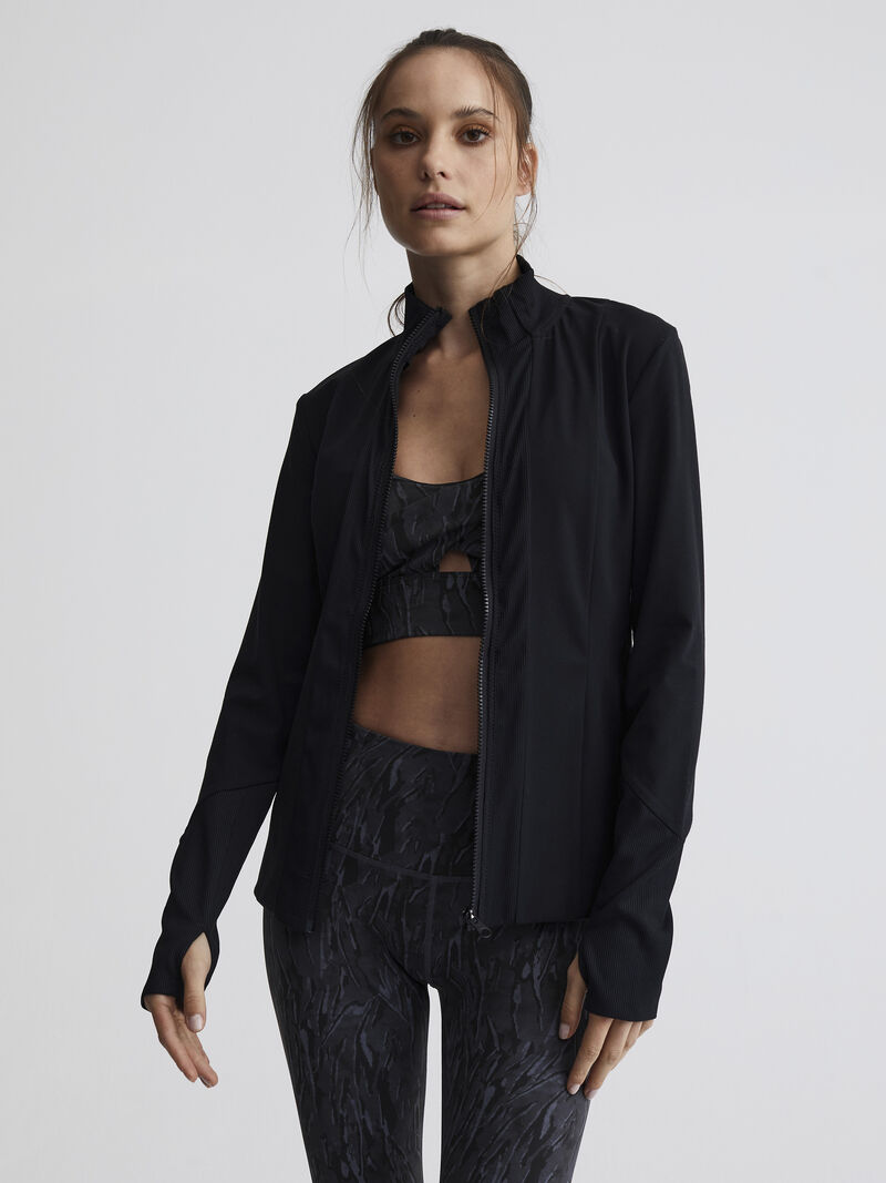 Woman Wears Varley Maywood Jacket image number 2