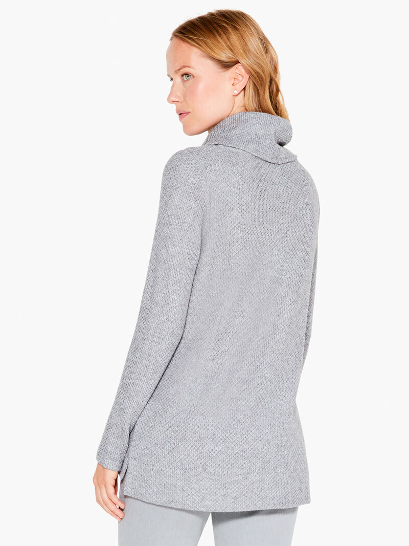 Woman Wears Weekend Ways Top image number 2