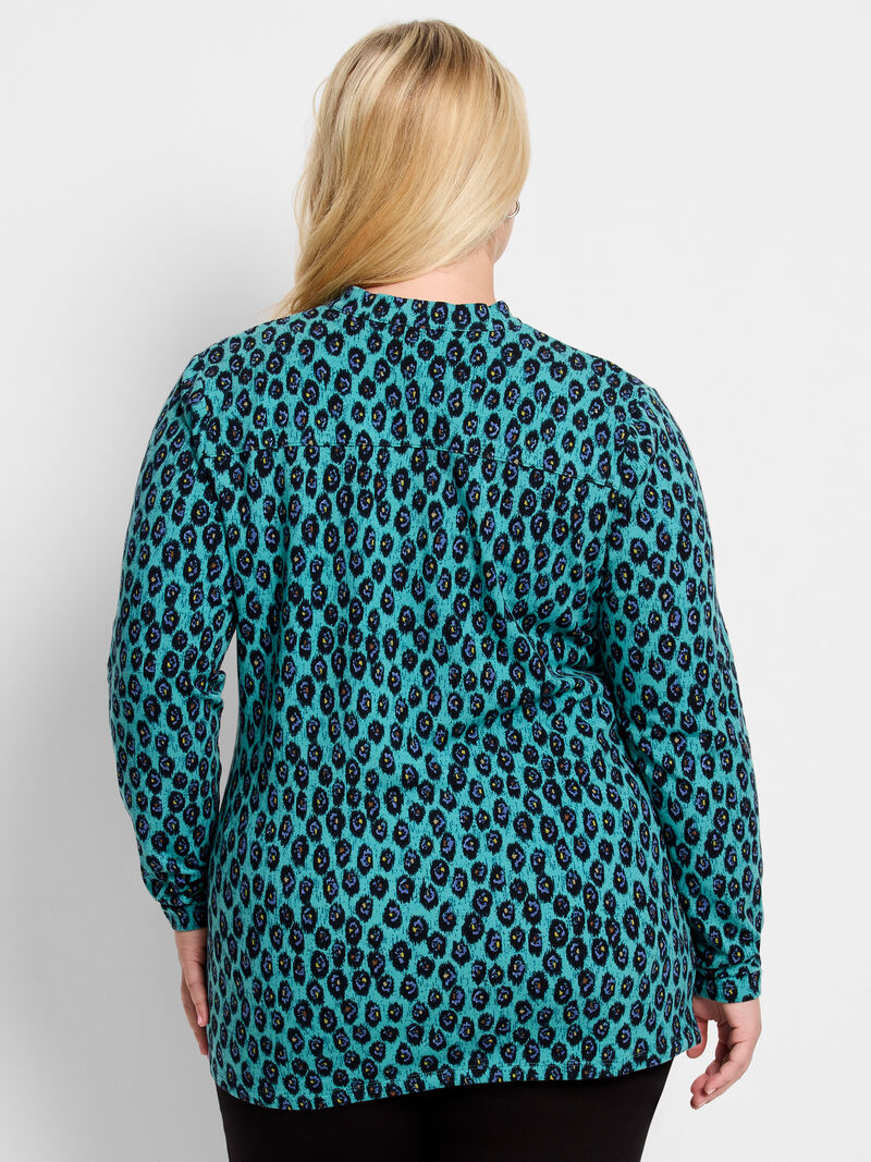 Woman Wears Pebble Blues Top image number 3
