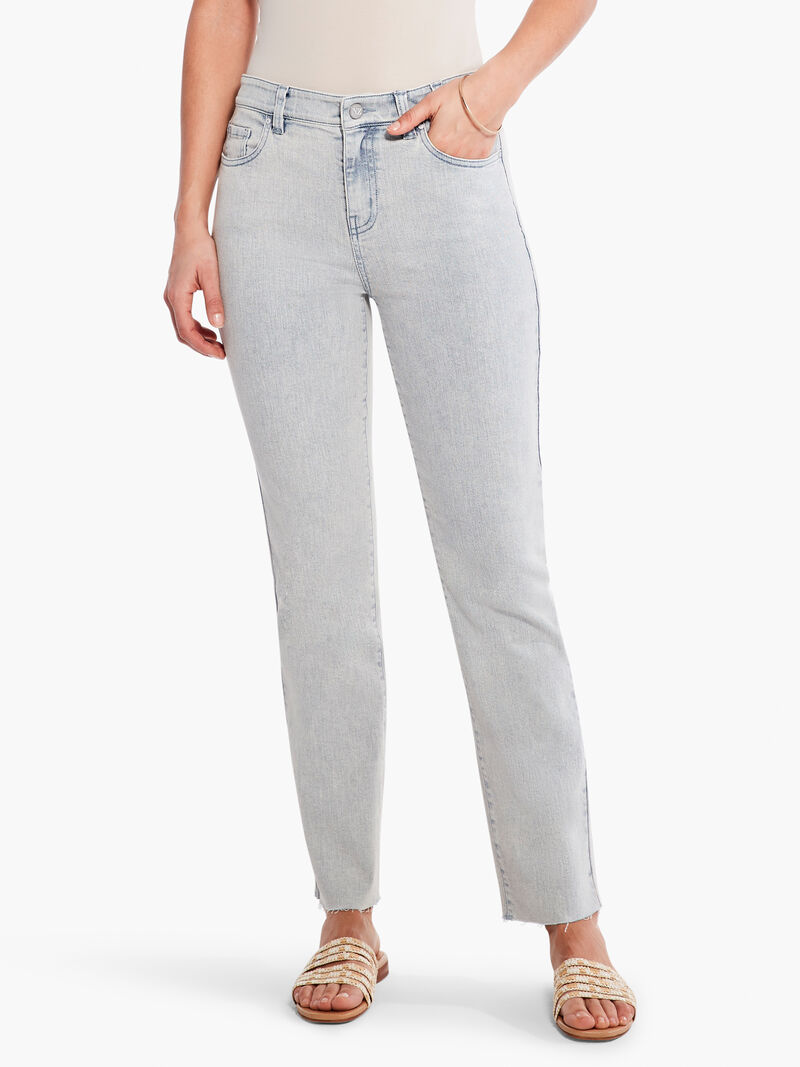Woman Wears NZ Denim 28" Mid Rise Straight Ankle Jeans image number 0