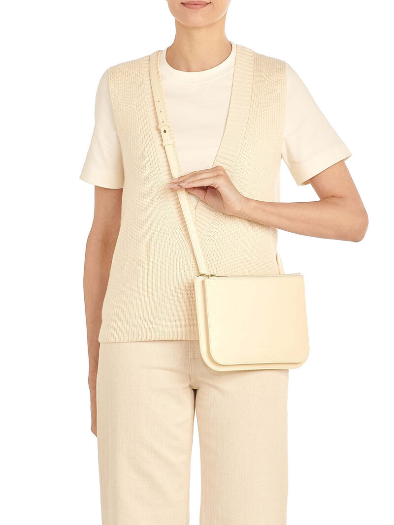 Woman Wears Il Bisonte - Crossbody Bag image number 4