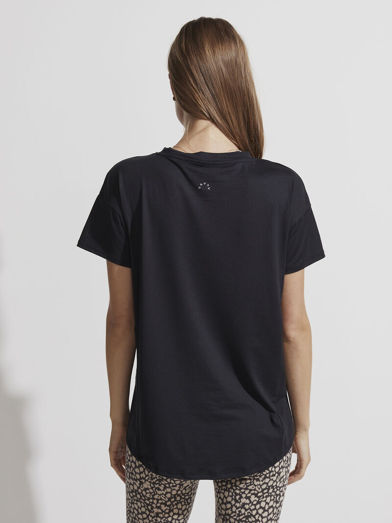 Woman Wears Varley Wright T-Shirt image number 2