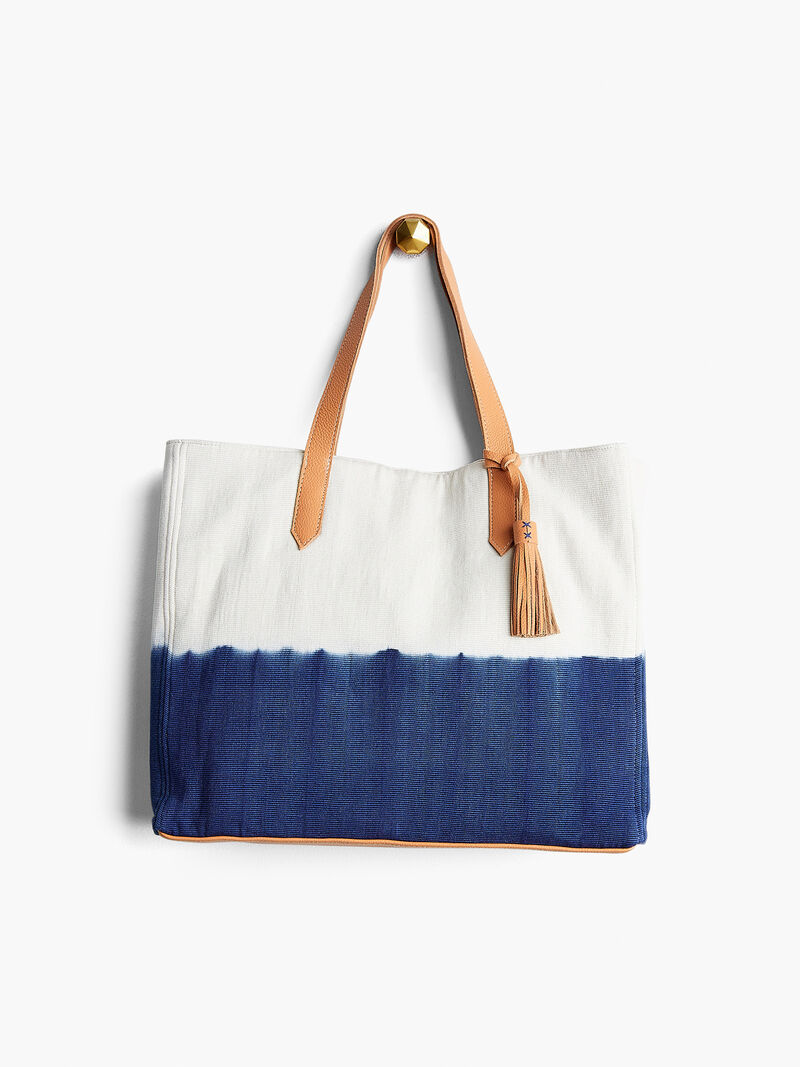 Woman Wears Mercado Global - Gladys Tote image number 0