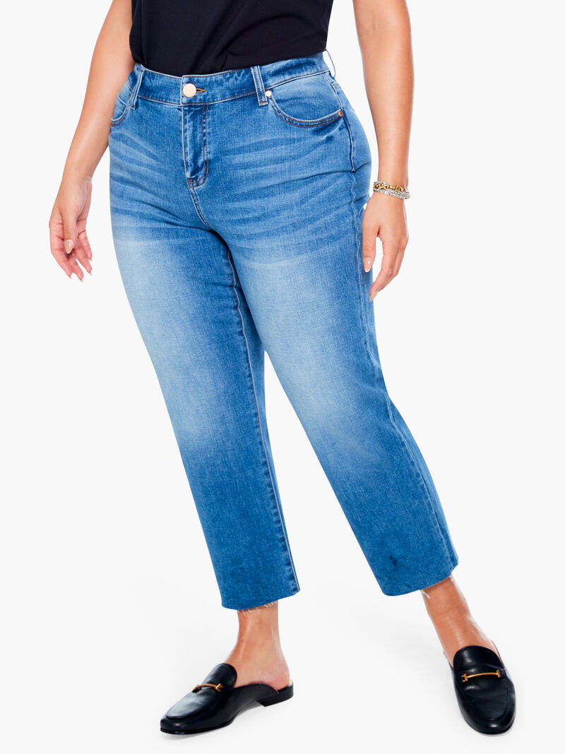 Woman Wears Liverpool - Crop Straight Jean W/ Fray Hem image number 1