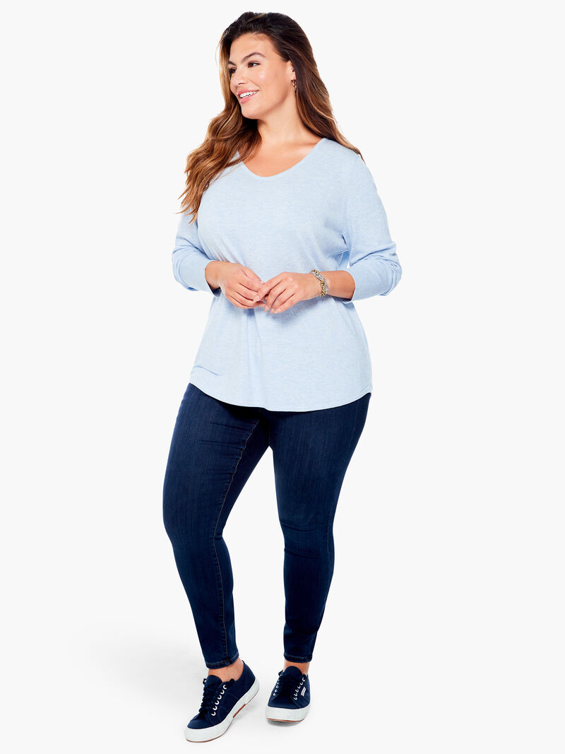 Woman Wears Liverpool - Abby Hi-Rise Ankle Skinny Jean image number 0