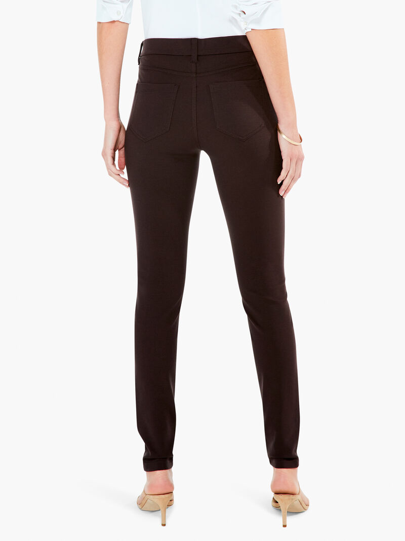 Woman Wears Liverpool - Gia Glider Skinny Knit Pant image number 2