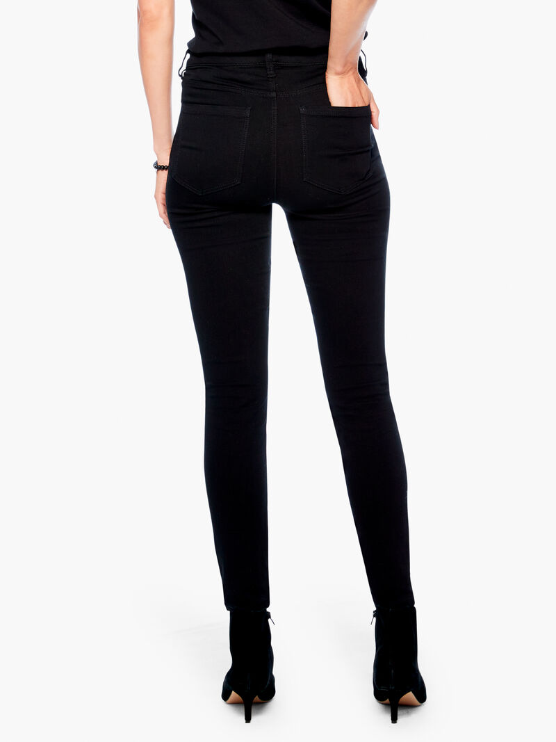 Woman Wears Liverpool - Abby Hi-Rise Ankle Skinny Jean image number 2