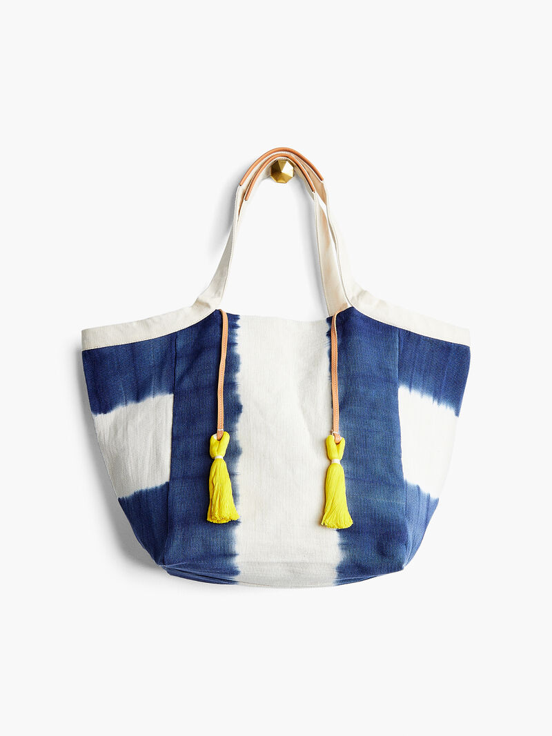 Woman Wears Mercado Global - Rosa Tote image number 0