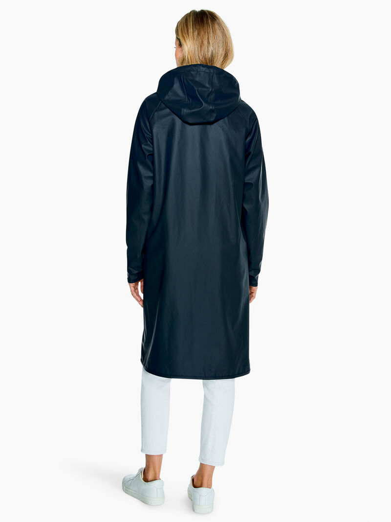 Woman Wears Ilse Jacobsen Long Raincoat image number 2