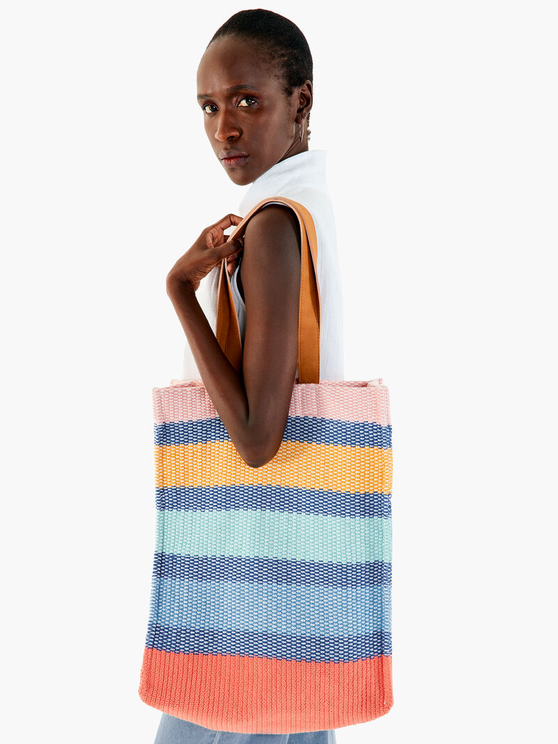 Woman Wears NIC + ZOE KNIT BAG image number 0