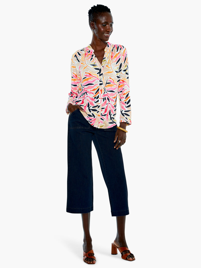 Woman Wears Sunrise Floral Live In Top image number 3