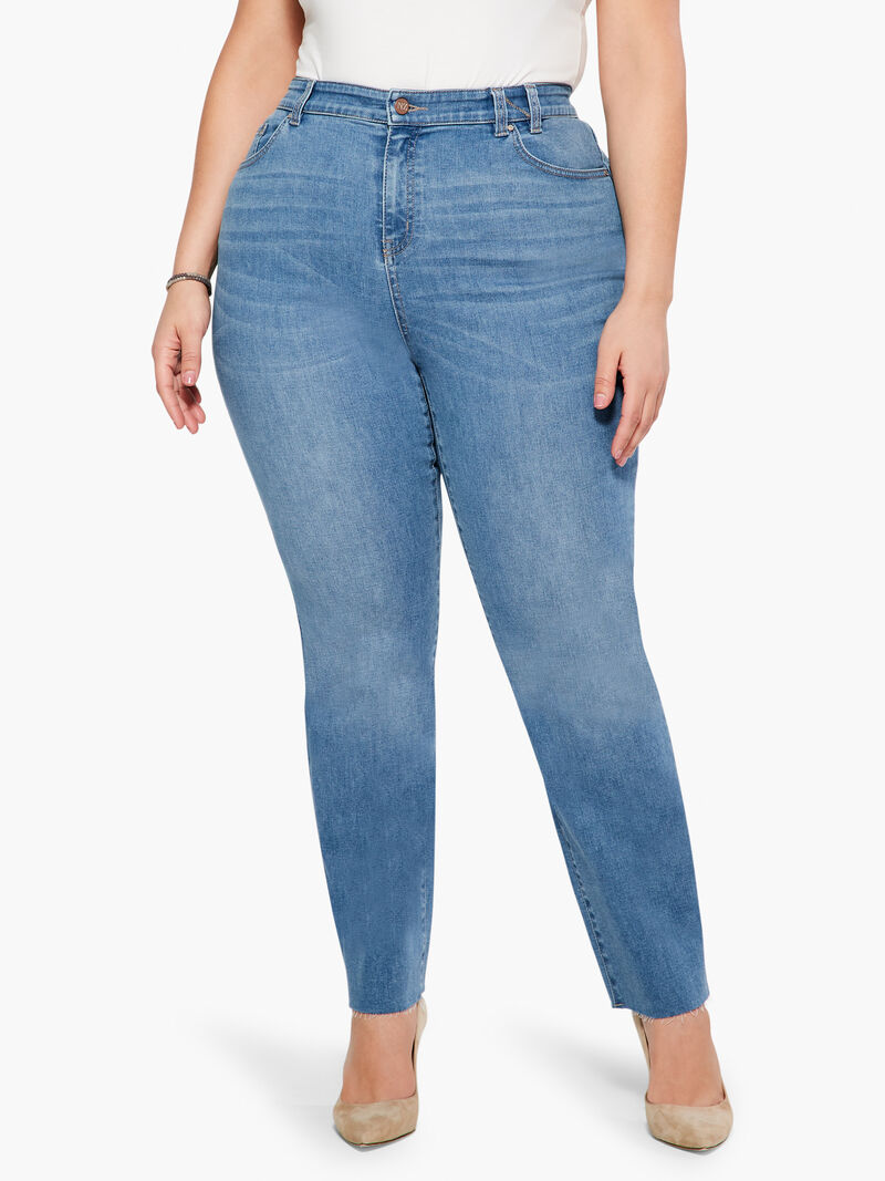 Woman Wears NZ Denim 28" Daytrip Straight Ankle Jeans image number 0