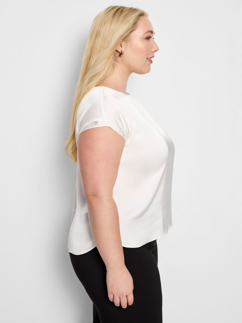 Woman Wears Day Gloss Woven Tee image number 2