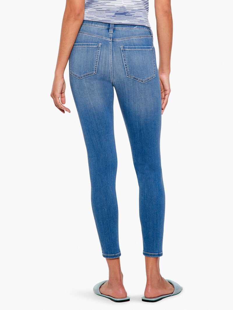 Woman Wears Liverpool Gia Glider Ankle Jean image number 2