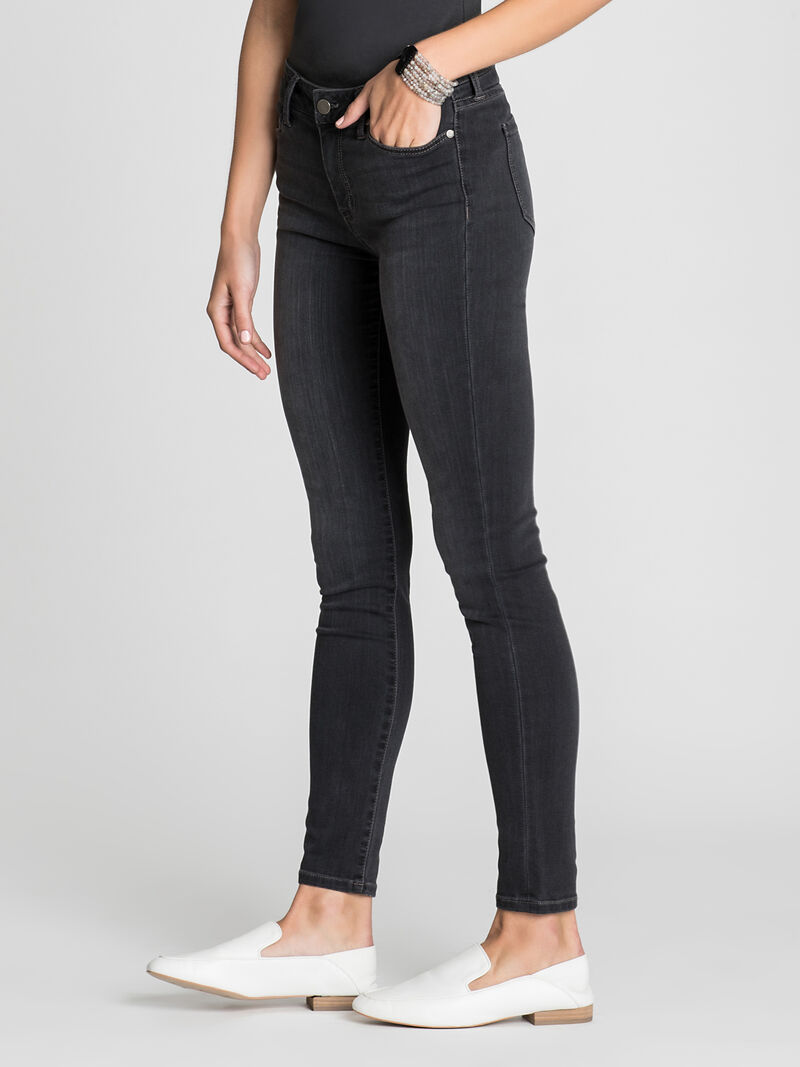 Woman Wears Liverpool Abby Skinny Jean image number 2