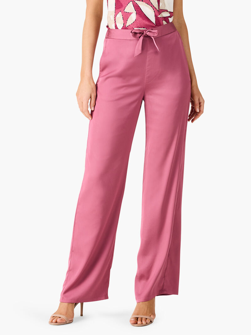 Woman Wears 30.5" Crepe Wide Leg Pant image number 0