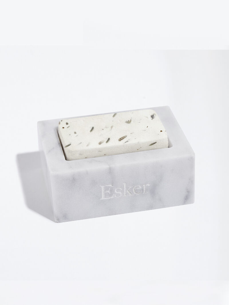 Woman Wears Esker - Aromatic Shower Steamer Set image number 3