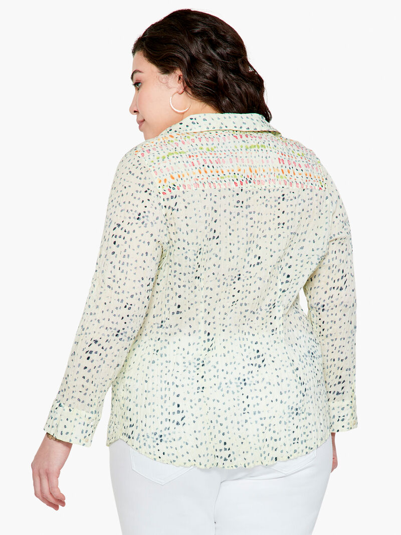 Woman Wears Dotty Crinkle Top image number 3