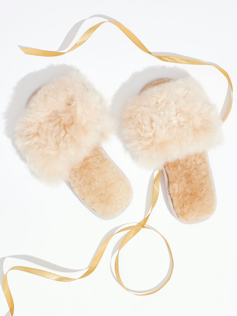 Samantha Holmes - Alpaca Fur Slides