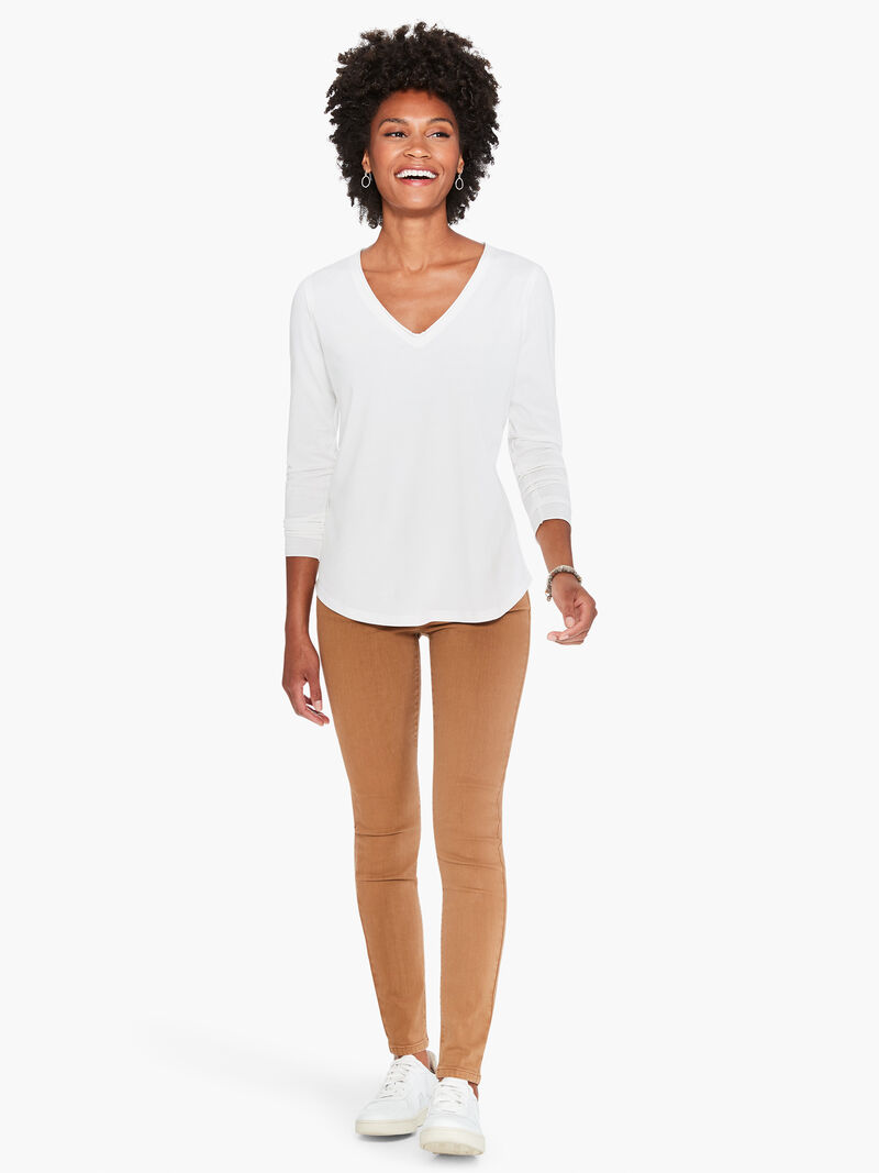Woman Wears Liverpool - Gia Glider Tan Skinny Jean image number 3