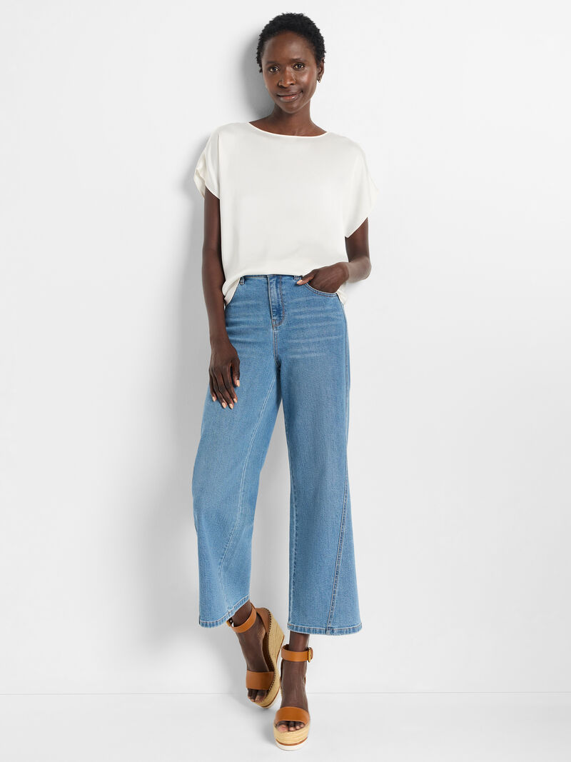 Woman Wears Day Gloss Woven Tee image number 2