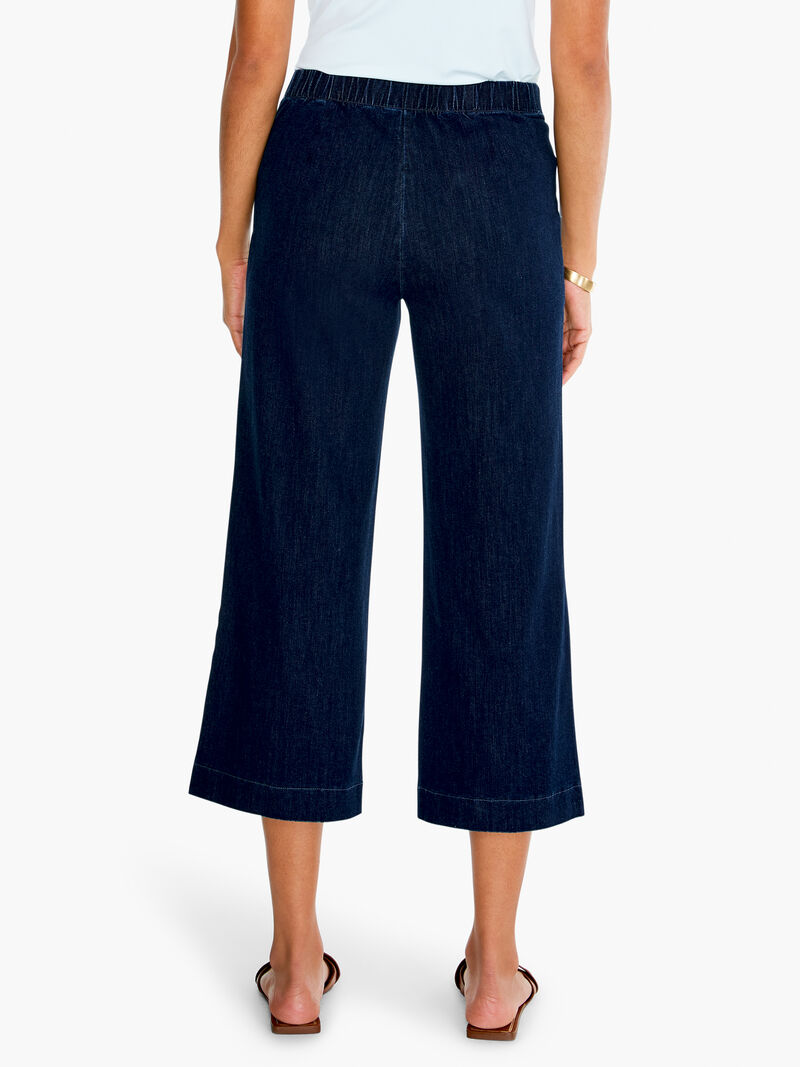 Woman Wears All Day Wide-Leg Crop Jean image number 3