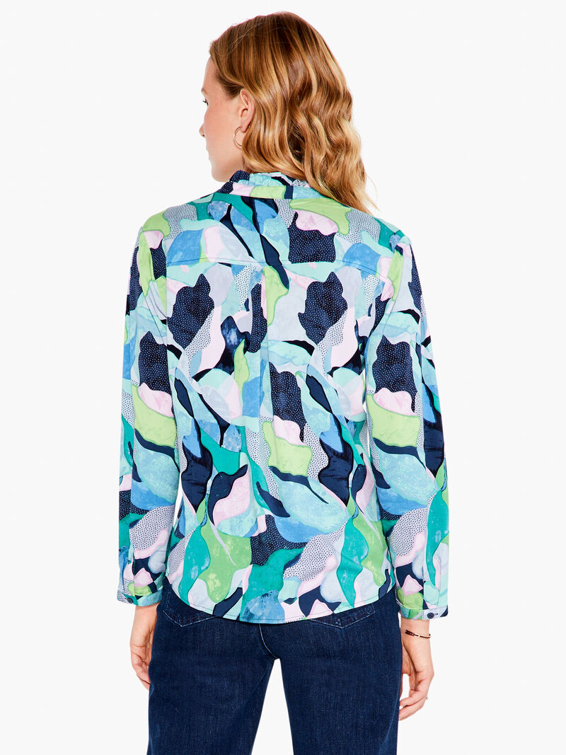 Woman Wears Frozen Tundra Top image number 3