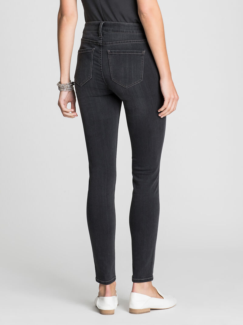 Woman Wears Liverpool Abby Skinny Jean image number 3