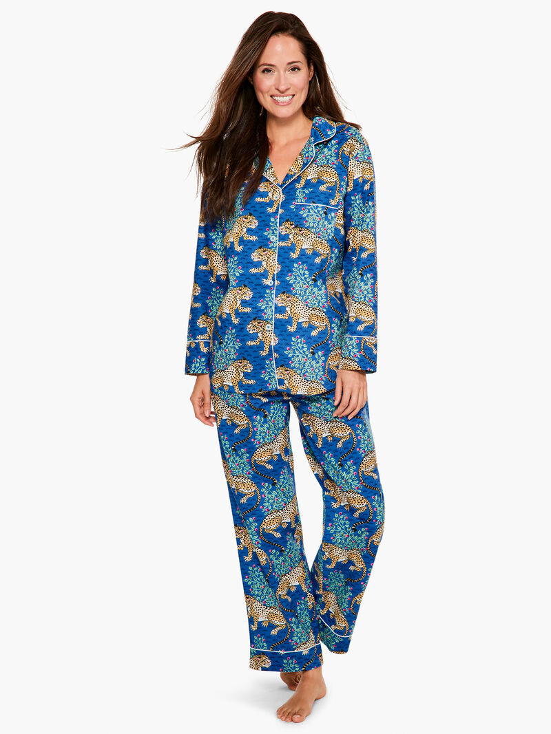 Woman Wears Printfresh Bagheera Long Sleeve Sleep Set image number 1
