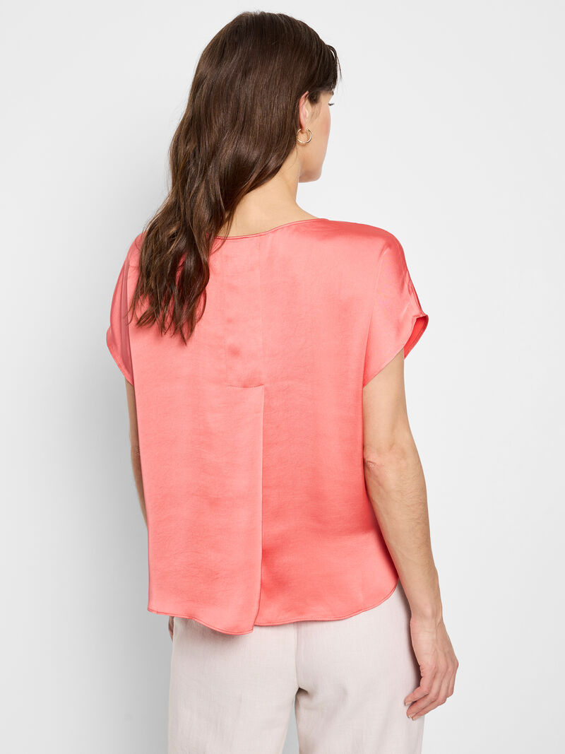Woman Wears Day Gloss Woven Tee image number 2