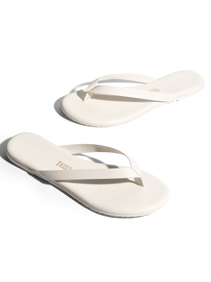 Woman Wears TKEES - The Boyfriend Flip Flop image number 3