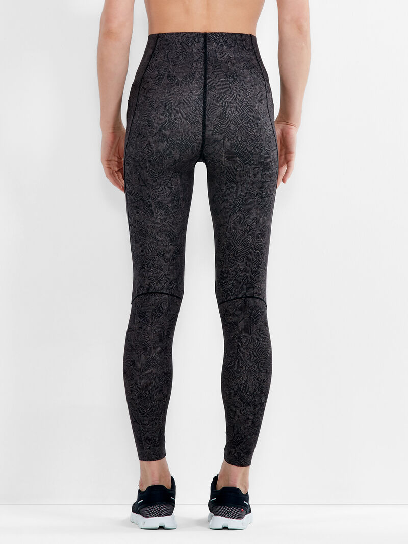 Woman Wears Flexfit Batik Geo 7/8 Pocket Legging image number 2