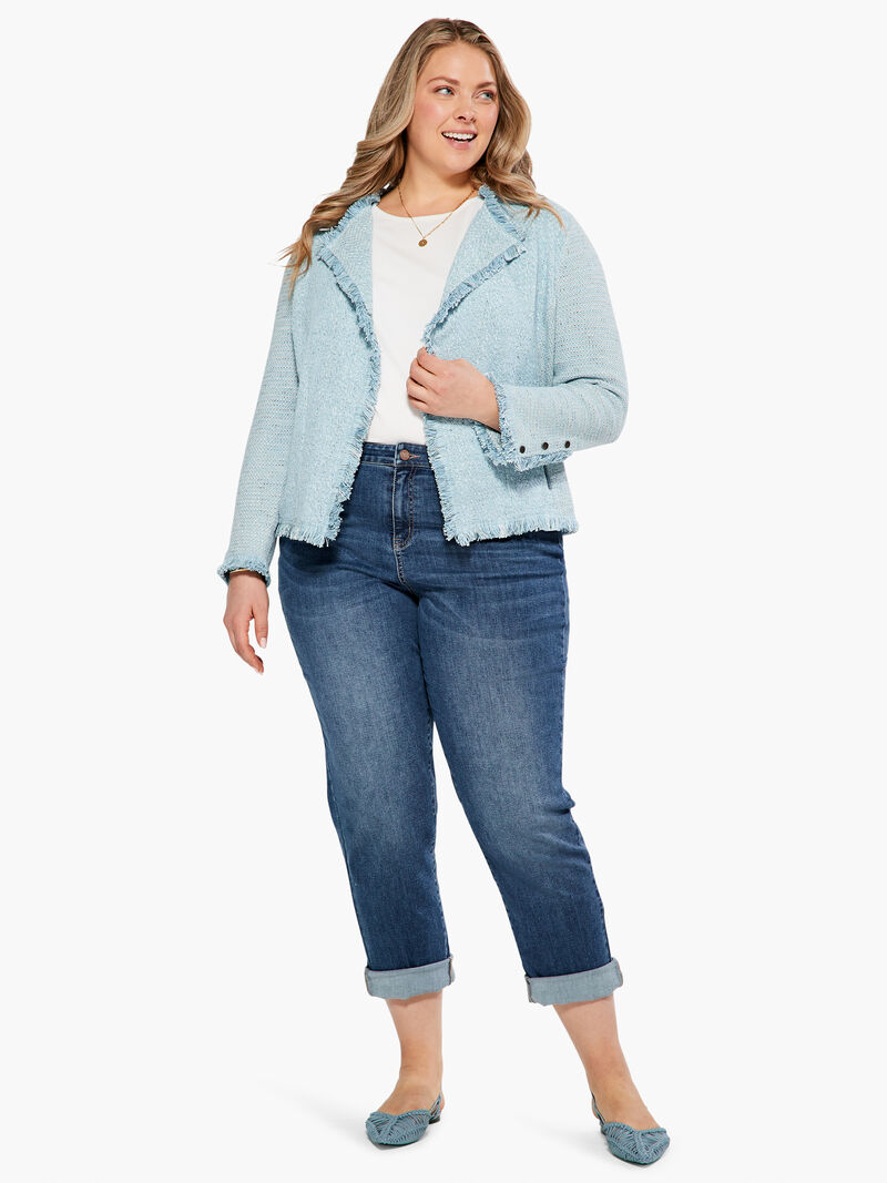 Woman Wears NZ 29" Mid Rise Girlfriend Jeans image number 3