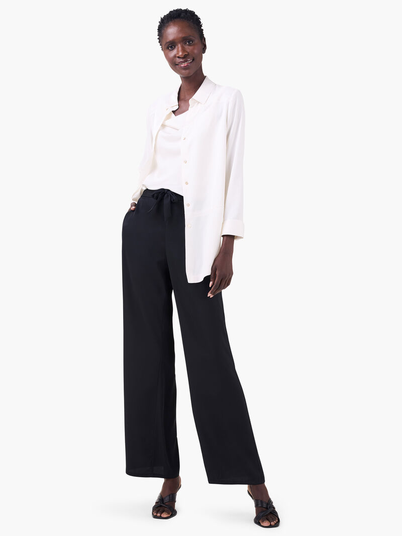 Woman Wears 30.5" Crepe Wide Leg Pant image number 2