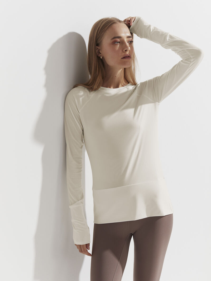 Woman Wears Varley Clara T-Shirt image number 2