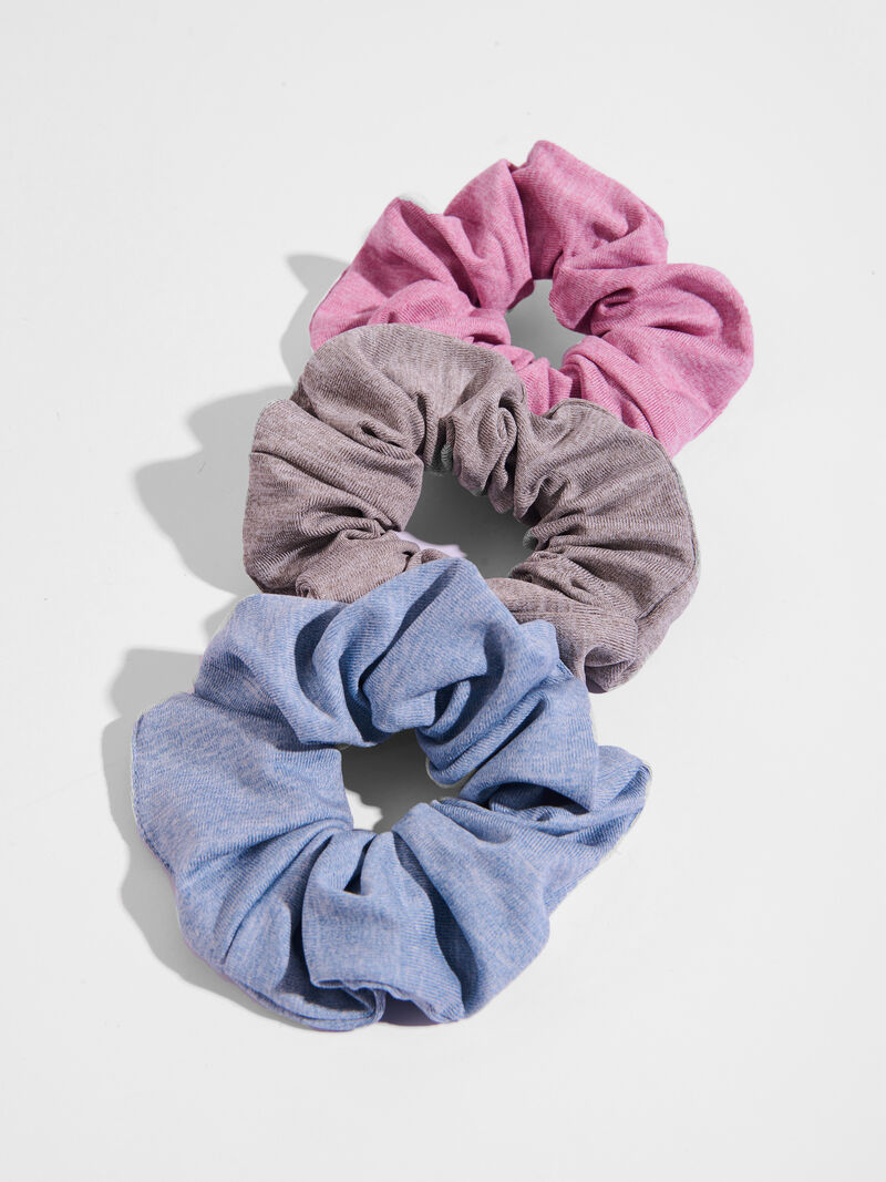 Woman Wears FlowFit Scrunchie Set image number 0