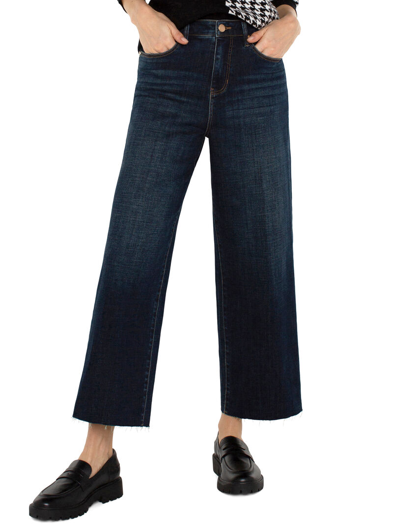 Woman Wears Liverpool - The Stride Hi-Rise Wide Leg W Cut Hem image number 0