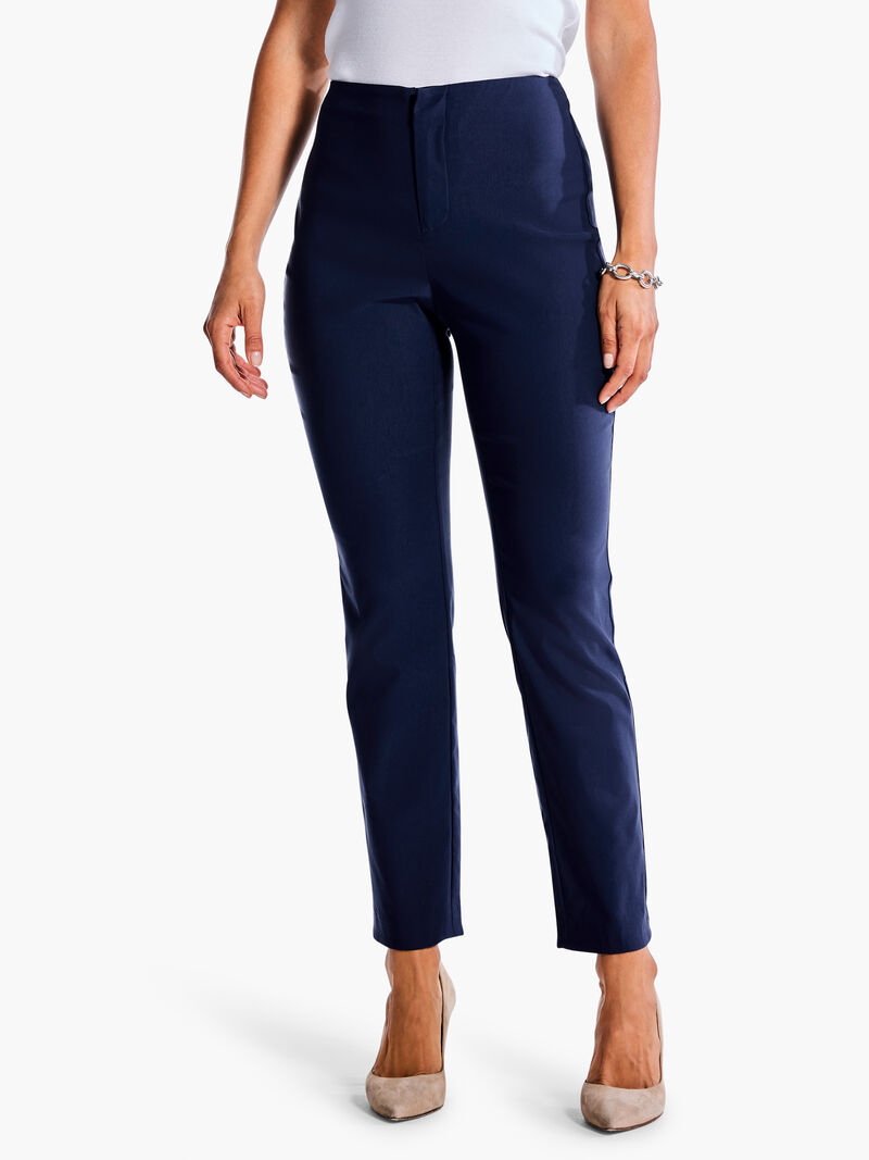 Woman Wears 28" Polished Wonderstretch Straight Ankle Pant image number 0