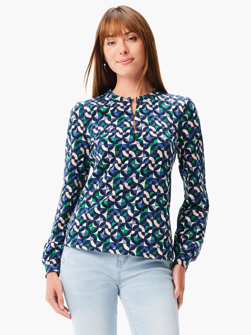
                    Geo Waves Top